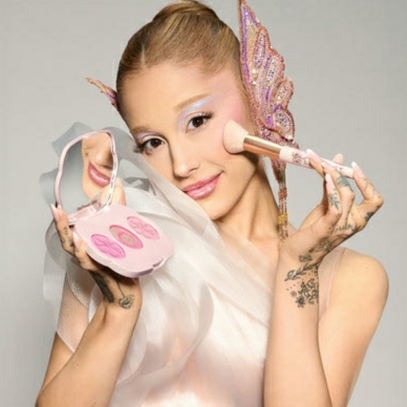 ⭐Gift Idea⭐BNIB LE REM Beauty X Wicked PINK Cherry Blossom Powder Blush Palette! - Picture 10 of 14